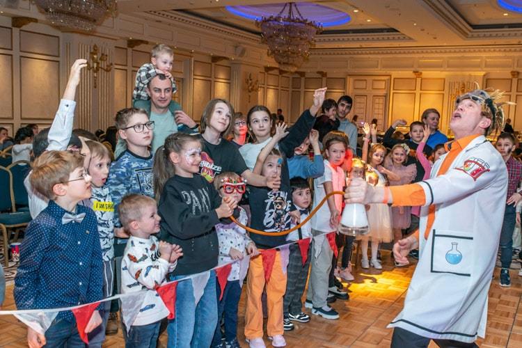 Крио шоу сумасшедшего профессора - организация детского праздника в гостинице для детей сотрудников - 2024 г.