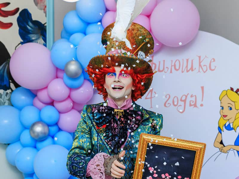 shlyapnik-fokusnik-s-zhivotnymi-na-den-rozhdeniya-3-min